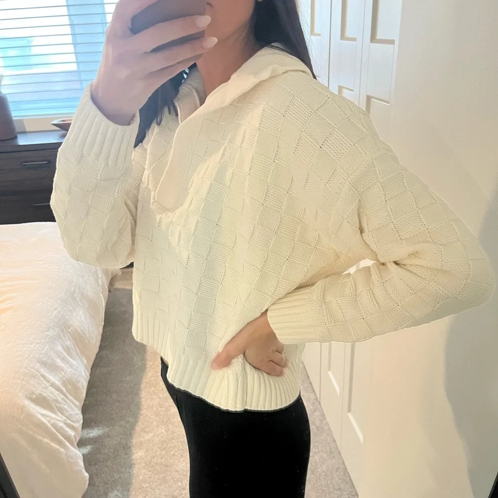 Abercrombie & Fitch V-Neck Collared Cream Sweater - Picture 2 of 5